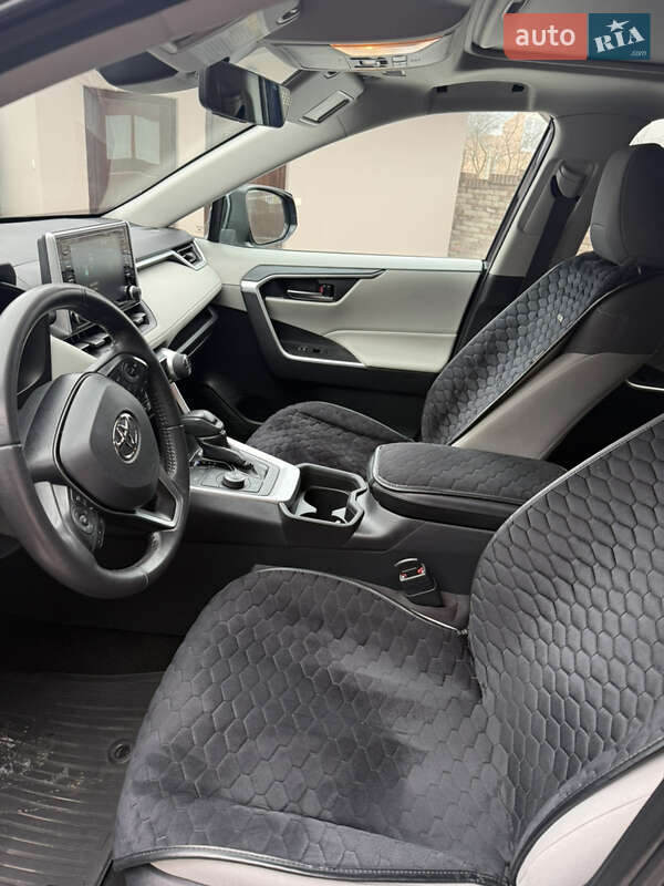 Внедорожник / Кроссовер Toyota RAV4 2019 в Ивано-Франковске