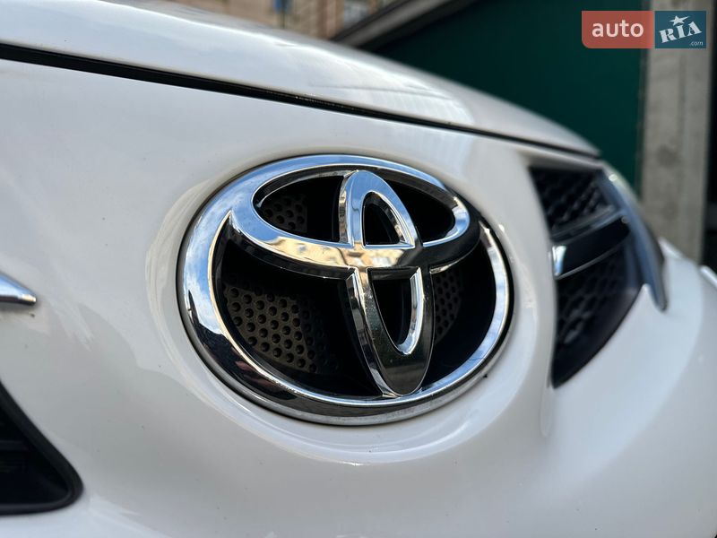 Позашляховик / Кросовер Toyota RAV4 2013 в Одесі