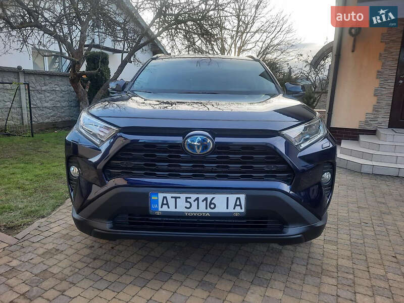 Внедорожник / Кроссовер Toyota RAV4 2019 в Ивано-Франковске