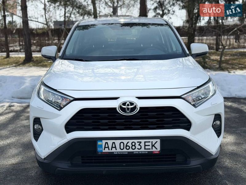 Внедорожник / Кроссовер Toyota RAV4 2019 в Киеве