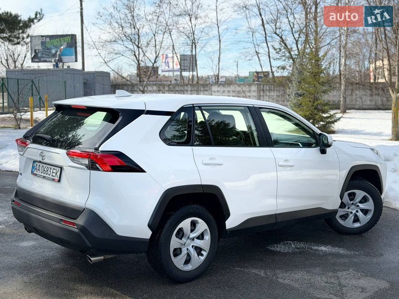 Внедорожник / Кроссовер Toyota RAV4 2019 в Киеве