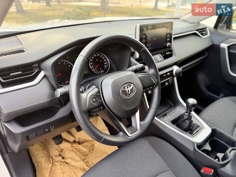 Внедорожник / Кроссовер Toyota RAV4 2019 в Киеве