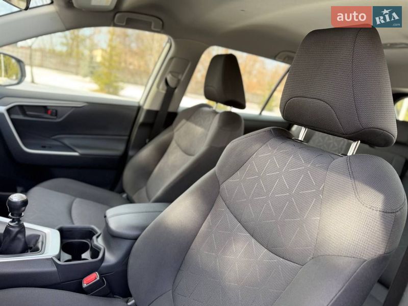 Внедорожник / Кроссовер Toyota RAV4 2019 в Киеве