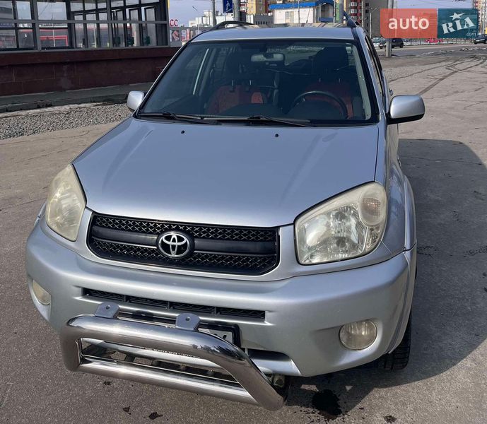 Внедорожник / Кроссовер Toyota RAV4 2004 в Харькове
