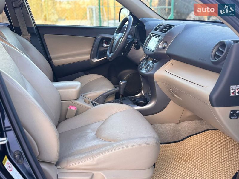 Внедорожник / Кроссовер Toyota RAV4 2011 в Тернополе