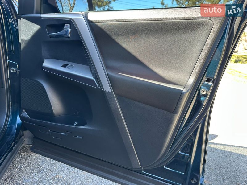 Внедорожник / Кроссовер Toyota RAV4 2018 в Николаеве