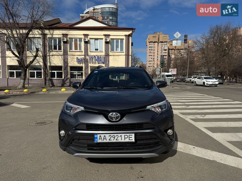 Внедорожник / Кроссовер Toyota RAV4 2016 в Киеве