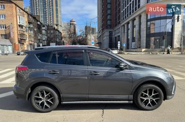 Внедорожник / Кроссовер Toyota RAV4 2016 в Киеве