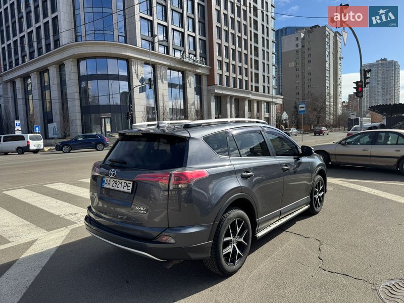 Внедорожник / Кроссовер Toyota RAV4 2016 в Киеве