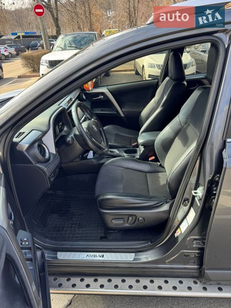 Внедорожник / Кроссовер Toyota RAV4 2016 в Киеве