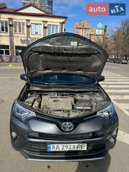 Внедорожник / Кроссовер Toyota RAV4 2016 в Киеве