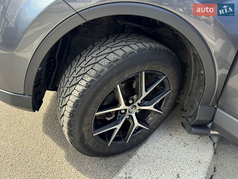 Внедорожник / Кроссовер Toyota RAV4 2016 в Киеве