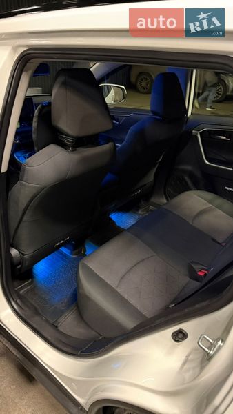 Внедорожник / Кроссовер Toyota RAV4 2019 в Киеве
