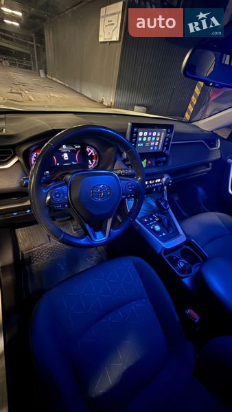 Внедорожник / Кроссовер Toyota RAV4 2019 в Киеве