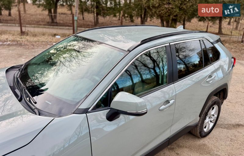 Внедорожник / Кроссовер Toyota RAV4 2020 в Львове