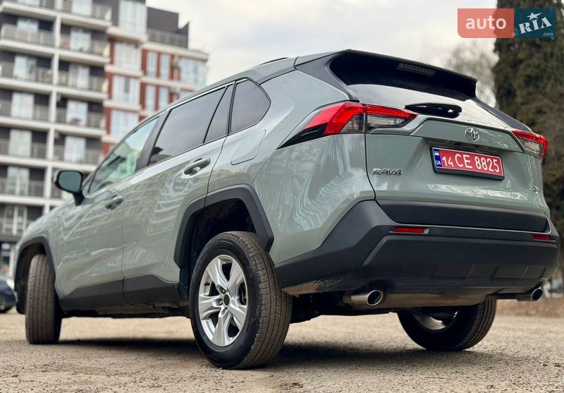 Внедорожник / Кроссовер Toyota RAV4 2020 в Львове