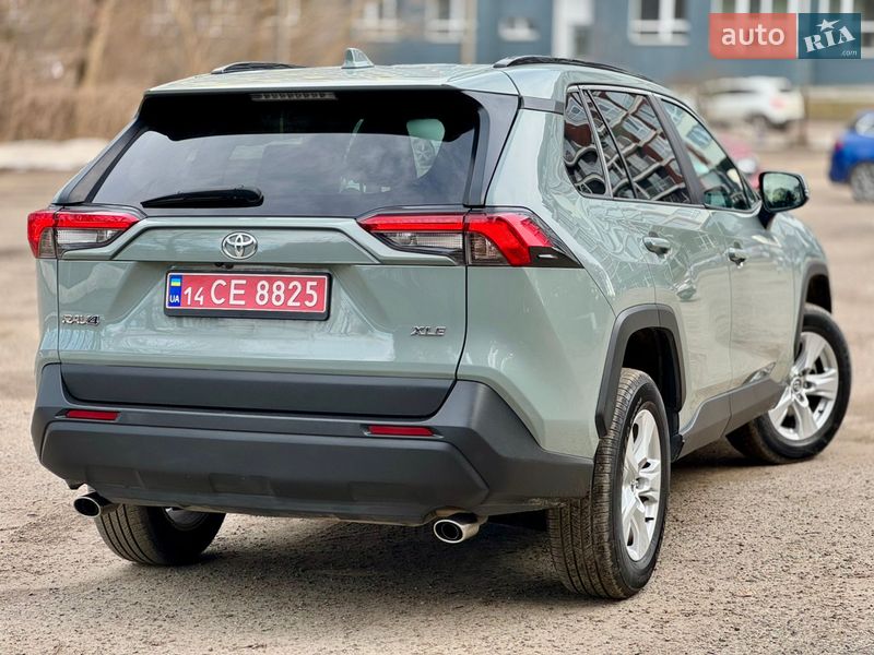 Внедорожник / Кроссовер Toyota RAV4 2020 в Львове