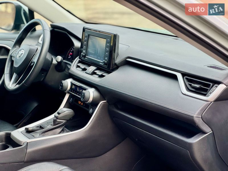 Внедорожник / Кроссовер Toyota RAV4 2020 в Львове