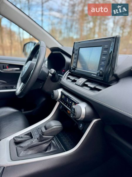 Внедорожник / Кроссовер Toyota RAV4 2020 в Львове