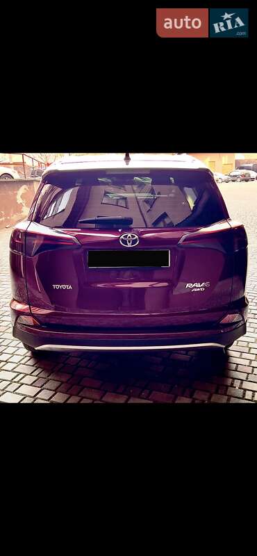Внедорожник / Кроссовер Toyota RAV4 2017 в Ивано-Франковске