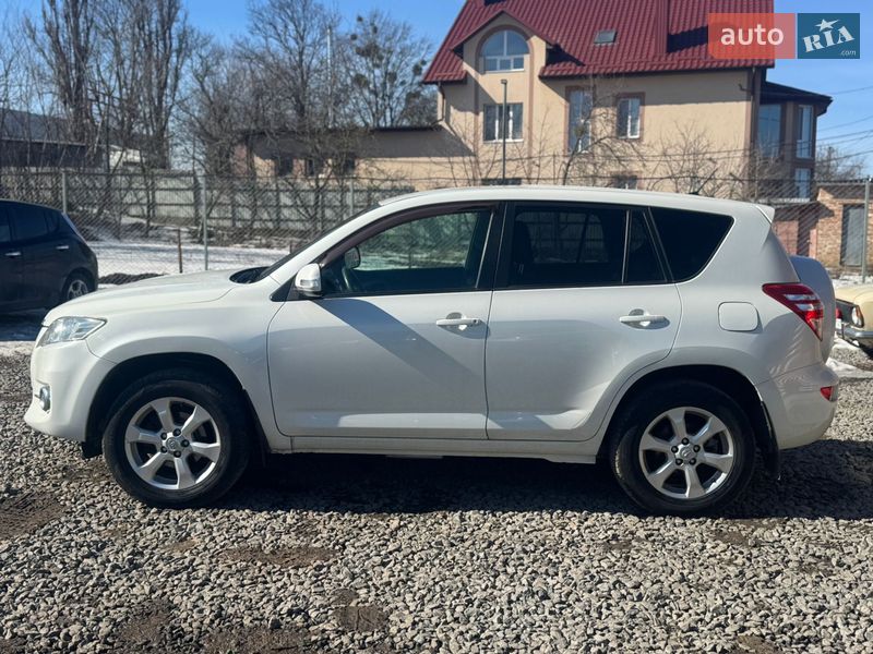 Внедорожник / Кроссовер Toyota RAV4 2010 в Хмельницком