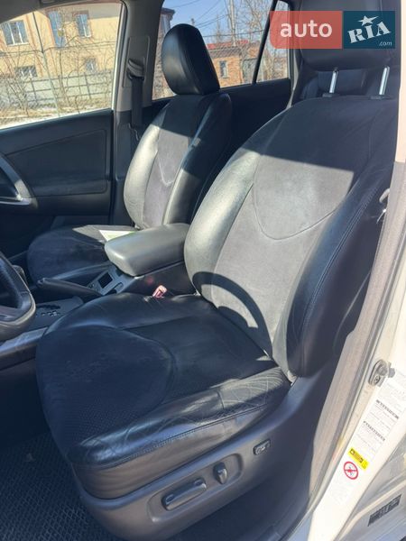 Внедорожник / Кроссовер Toyota RAV4 2010 в Хмельницком