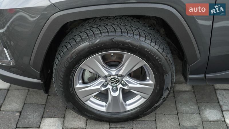 Внедорожник / Кроссовер Toyota RAV4 2024 в Львове