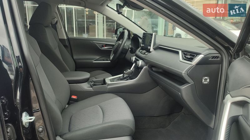 Внедорожник / Кроссовер Toyota RAV4 2020 в Киеве