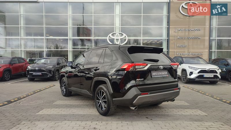 Внедорожник / Кроссовер Toyota RAV4 2020 в Киеве