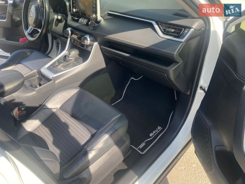Внедорожник / Кроссовер Toyota RAV4 2019 в Харькове