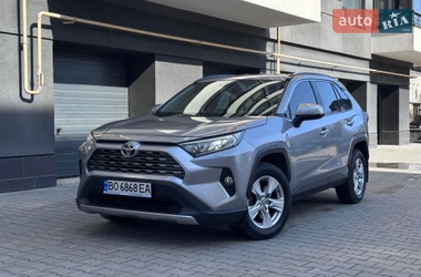 Внедорожник / Кроссовер Toyota RAV4 2019 в Тернополе