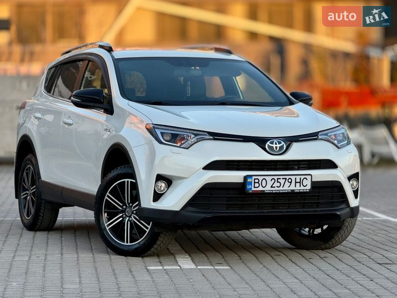 Внедорожник / Кроссовер Toyota RAV4 2018 в Львове