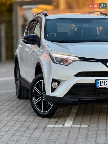 Внедорожник / Кроссовер Toyota RAV4 2018 в Львове