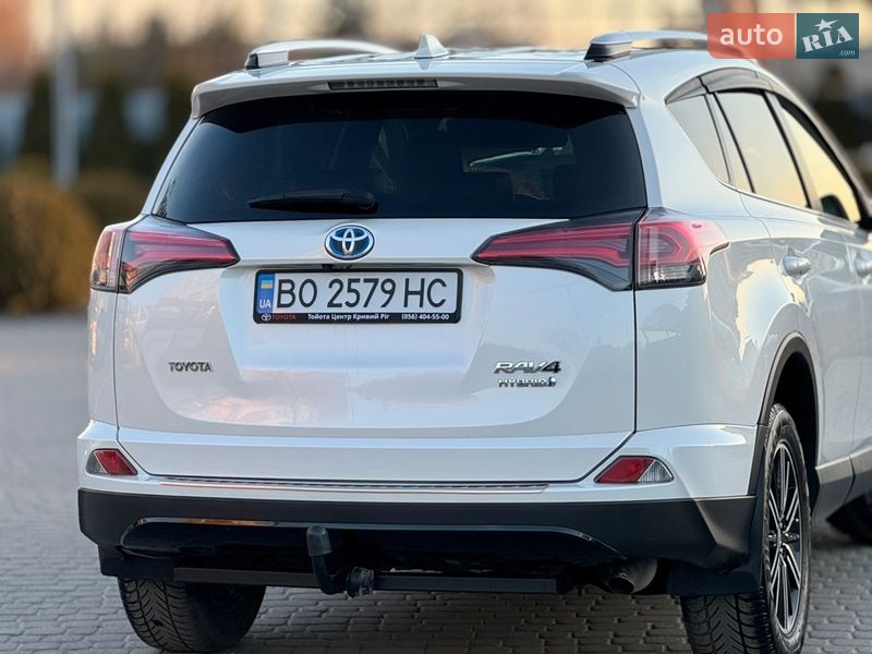 Внедорожник / Кроссовер Toyota RAV4 2018 в Львове