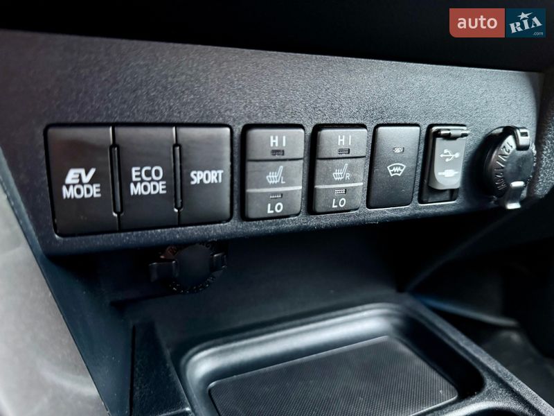 Внедорожник / Кроссовер Toyota RAV4 2018 в Львове