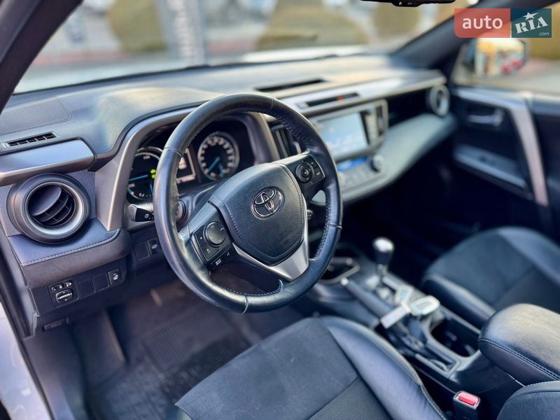 Внедорожник / Кроссовер Toyota RAV4 2018 в Львове