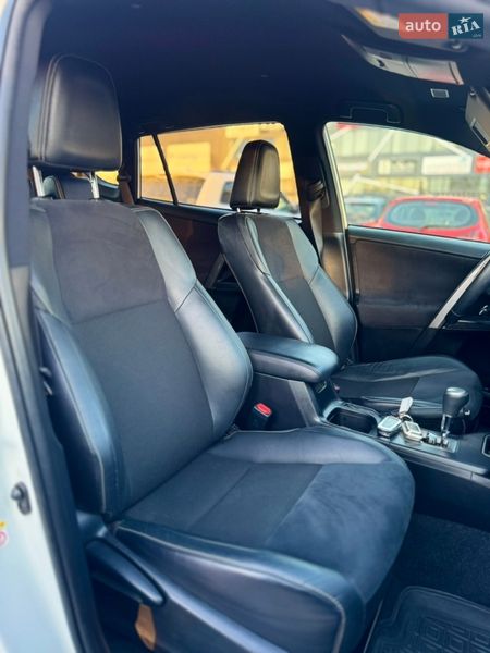 Внедорожник / Кроссовер Toyota RAV4 2018 в Львове