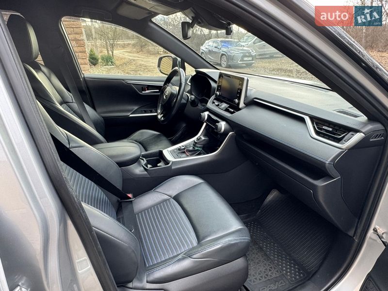 Внедорожник / Кроссовер Toyota RAV4 2020 в Кобеляках