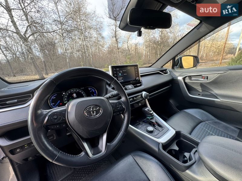 Внедорожник / Кроссовер Toyota RAV4 2020 в Кобеляках