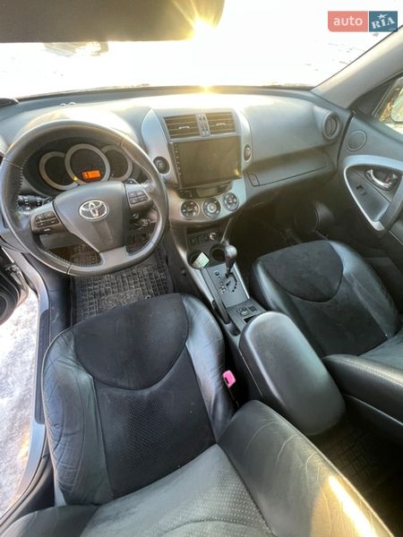 Внедорожник / Кроссовер Toyota RAV4 2011 в Прилуках