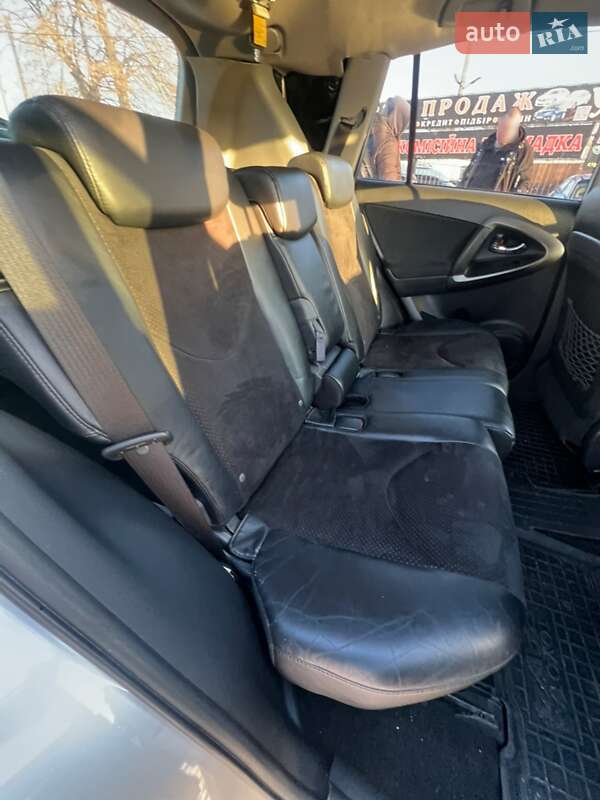 Внедорожник / Кроссовер Toyota RAV4 2011 в Прилуках