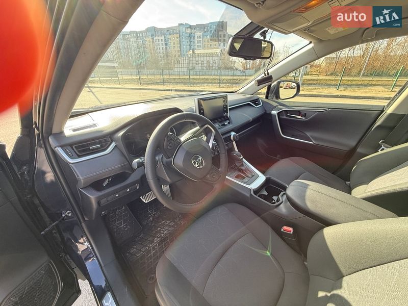 Внедорожник / Кроссовер Toyota RAV4 2019 в Львове