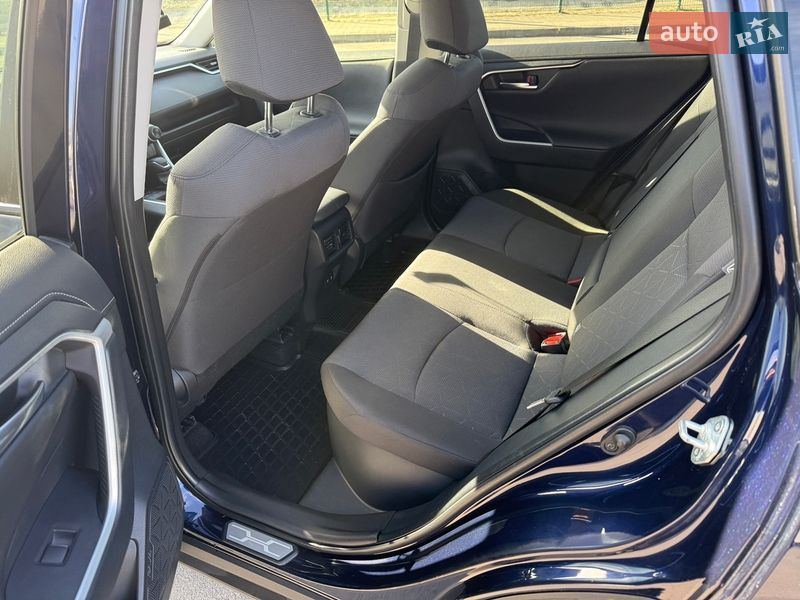 Внедорожник / Кроссовер Toyota RAV4 2019 в Львове