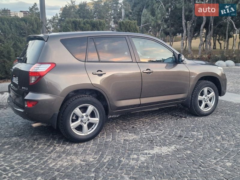 Внедорожник / Кроссовер Toyota RAV4 2010 в Днепре