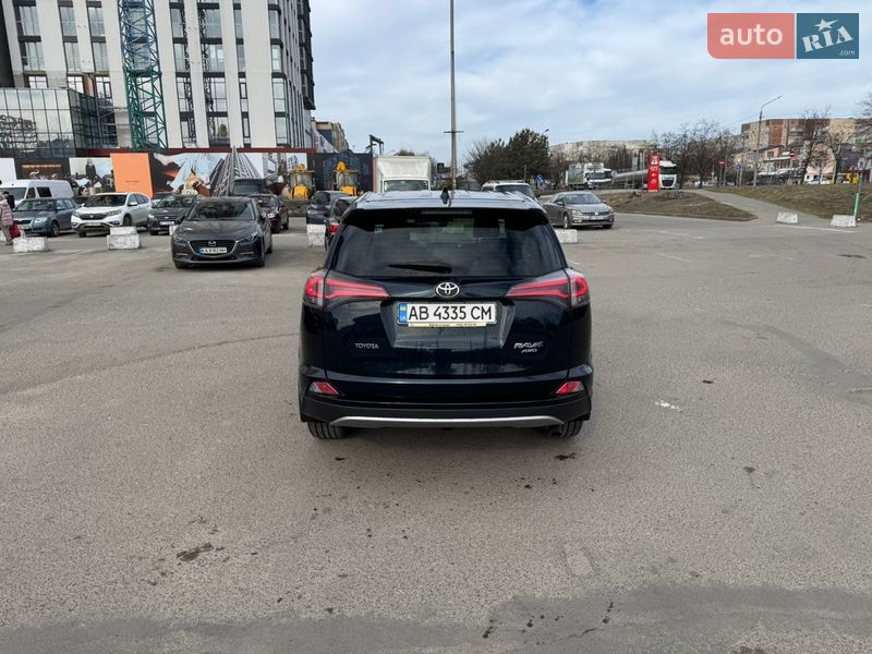Внедорожник / Кроссовер Toyota RAV4 2017 в Львове