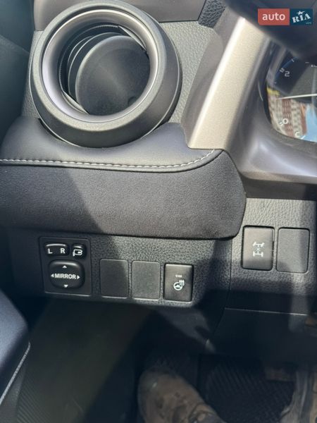 Внедорожник / Кроссовер Toyota RAV4 2017 в Львове