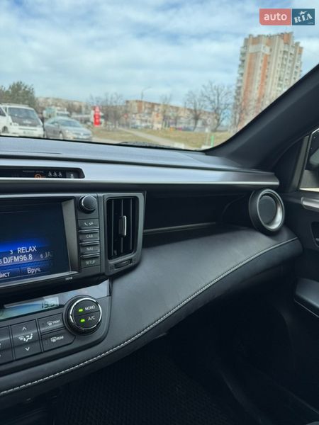 Внедорожник / Кроссовер Toyota RAV4 2017 в Львове