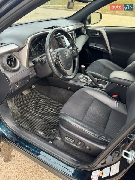 Внедорожник / Кроссовер Toyota RAV4 2017 в Львове
