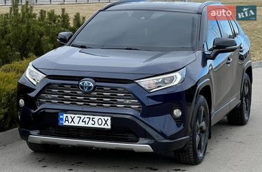 Внедорожник / Кроссовер Toyota RAV4 2018 в Харькове