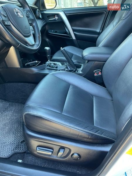 Внедорожник / Кроссовер Toyota RAV4 2018 в Полтаве